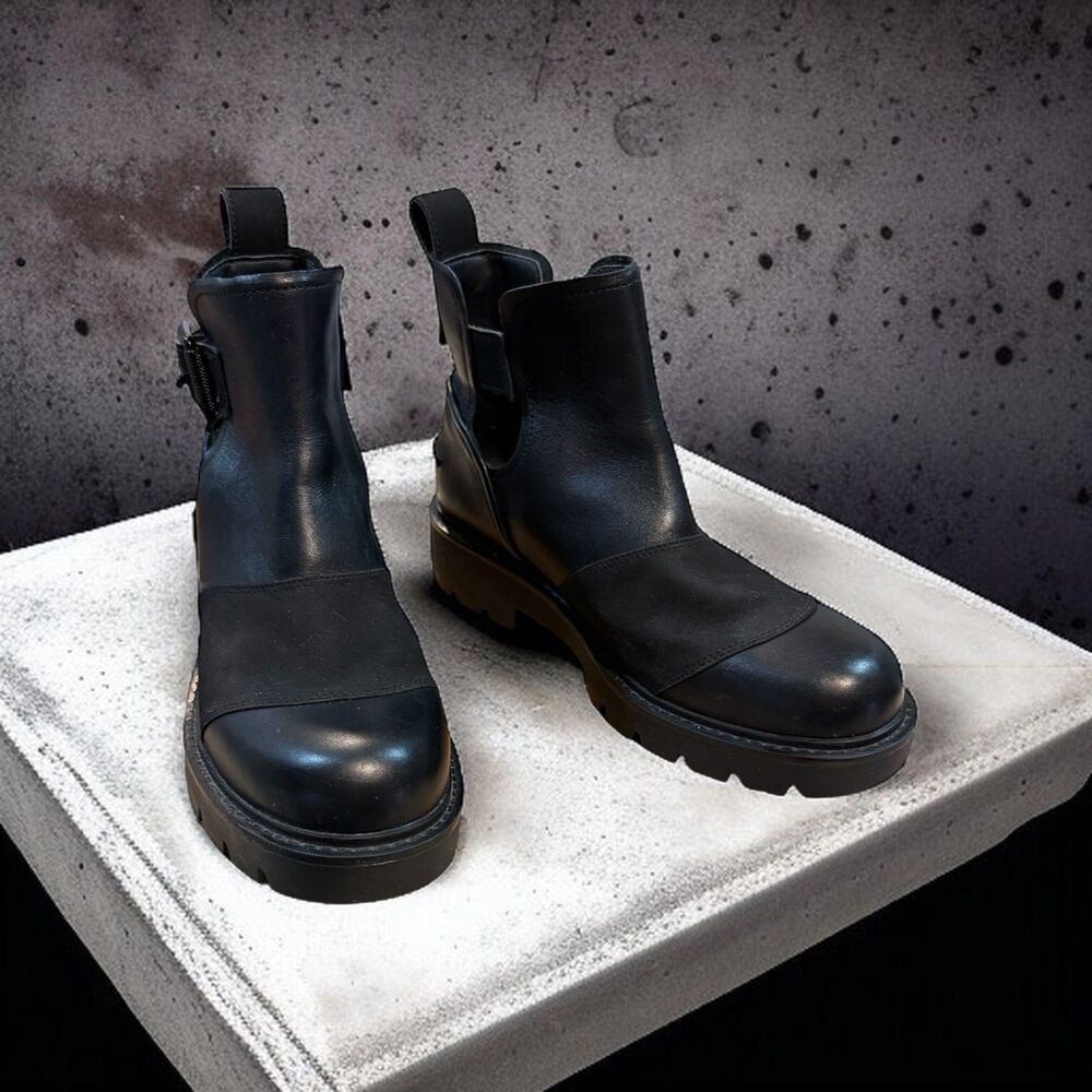 UGG Stockton Black Leather and Suede Cutout Ankle Boots Sz 8 FLAWLESS